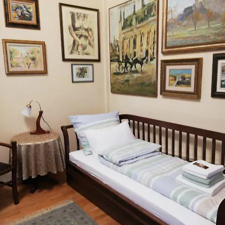 Classic Style Apartment *